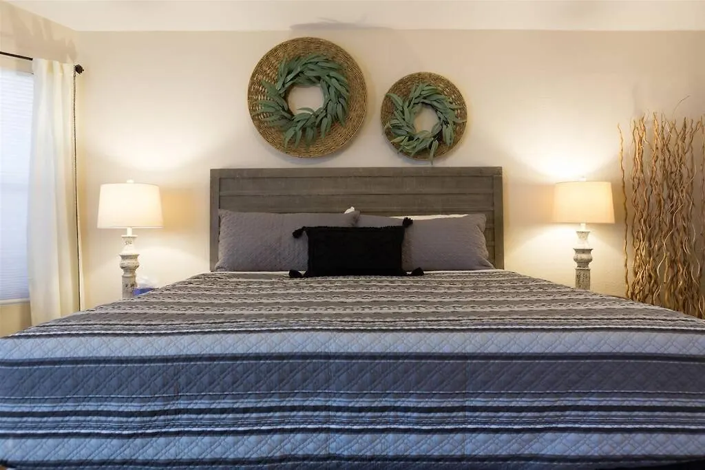Holiday home Private Paradise With Pool Heater, Spa, Billiards Avondale